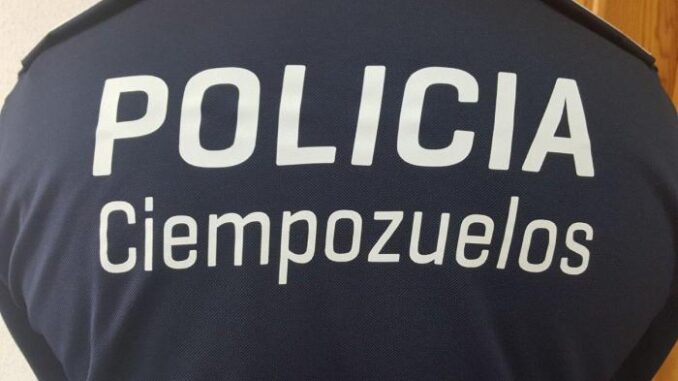 policia-ciempozuelos-de-espaldas-fuente-twitter-policia-local_5_700x394